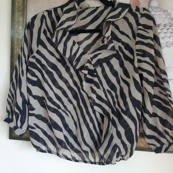 ONLY animal print top with ruffles - Picture 2 of 4